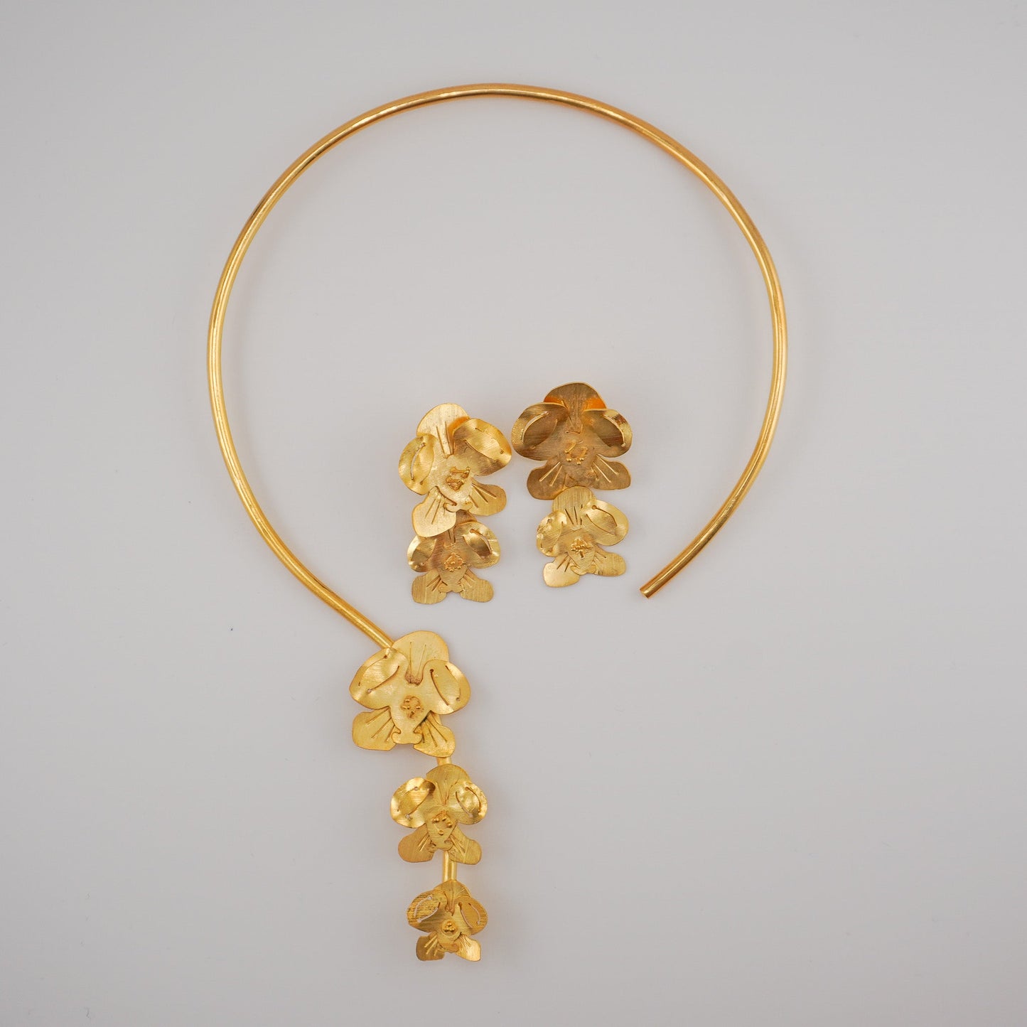 Cattleya Drop Choker