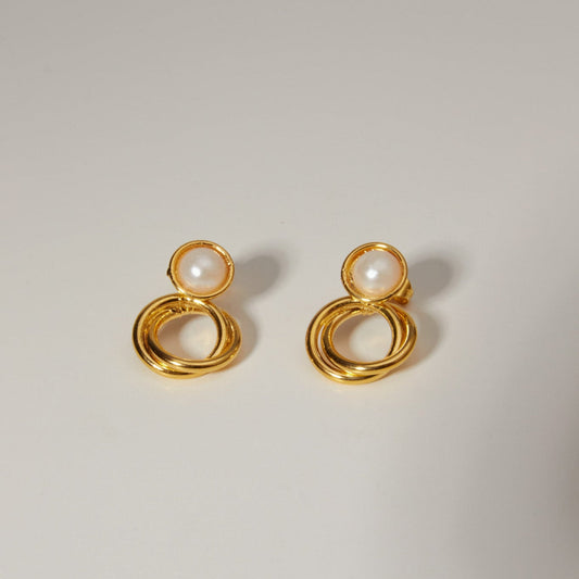 Circle Pearls Studs