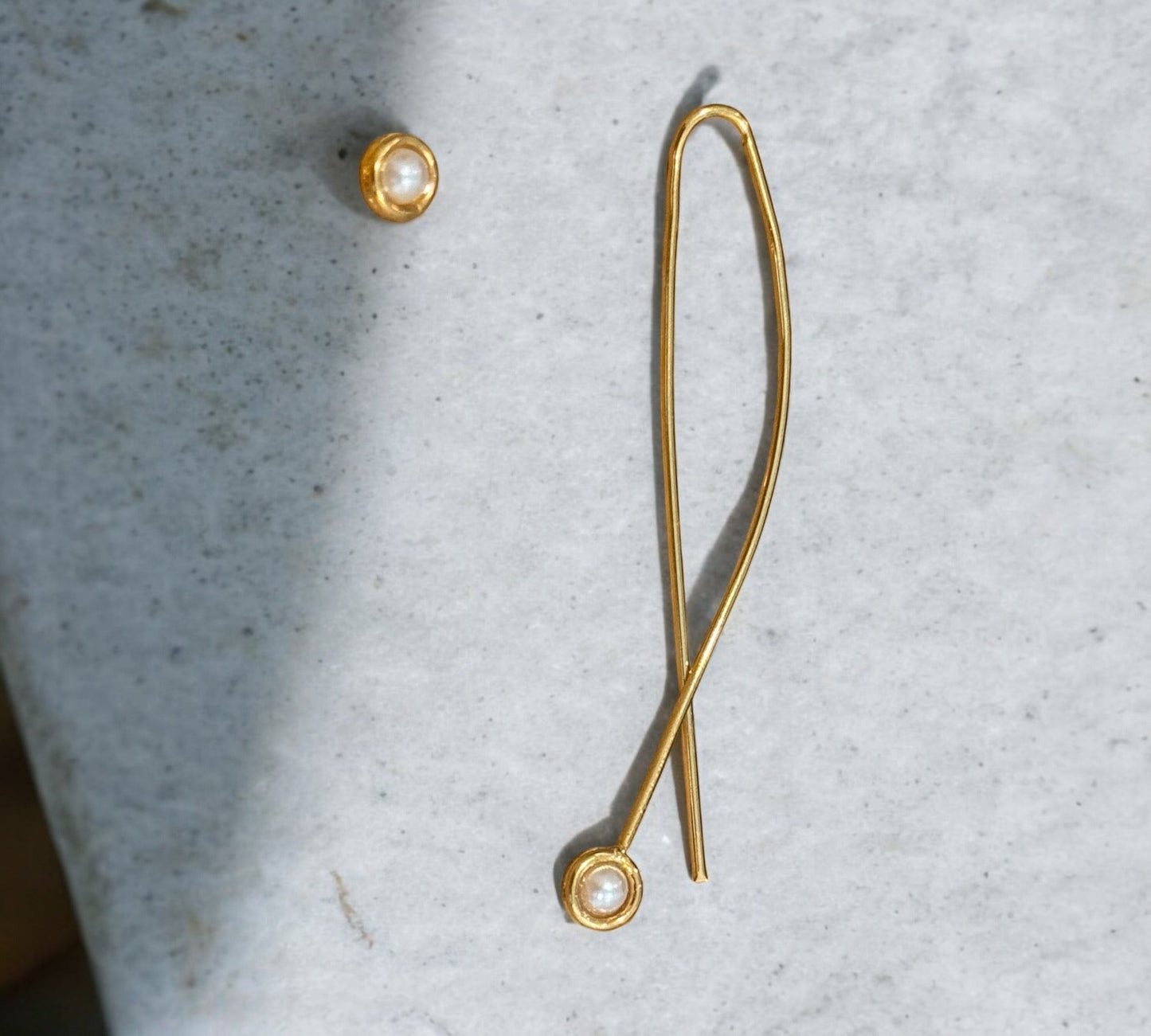 Mono Pearl Earring